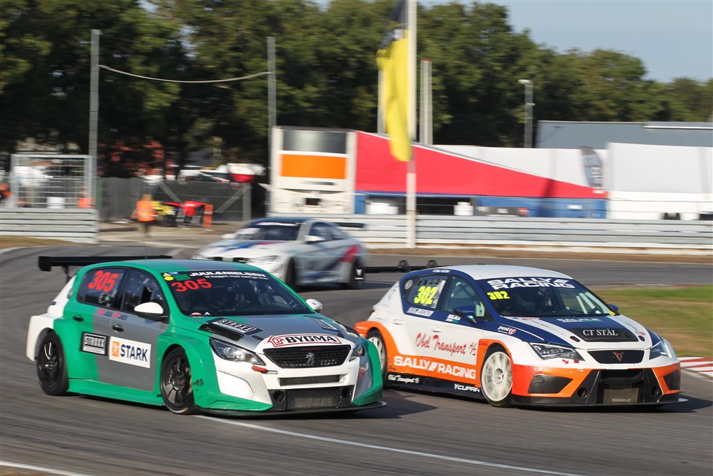 Sally Racings Peter og Mikkel Obel fører an i division 3 inden finalen.
(Foto: Henning Smed Madsen)